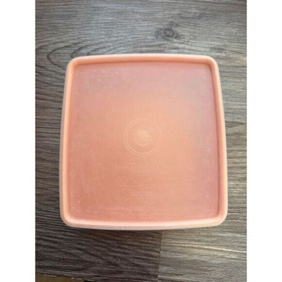 Vintage Tupperware Sandwich Keeper Orange - Picture 1 of 3